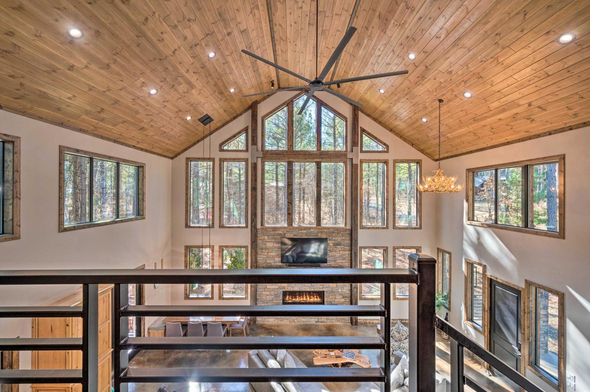 Broken Bow Lazy Dog Lodge With Hot Tub, Pool Table 外观 照片